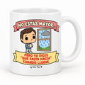 Taza blanca de cerámica con el diseño No estás mayor, pero ya dices qué falta hacía cuando llueve